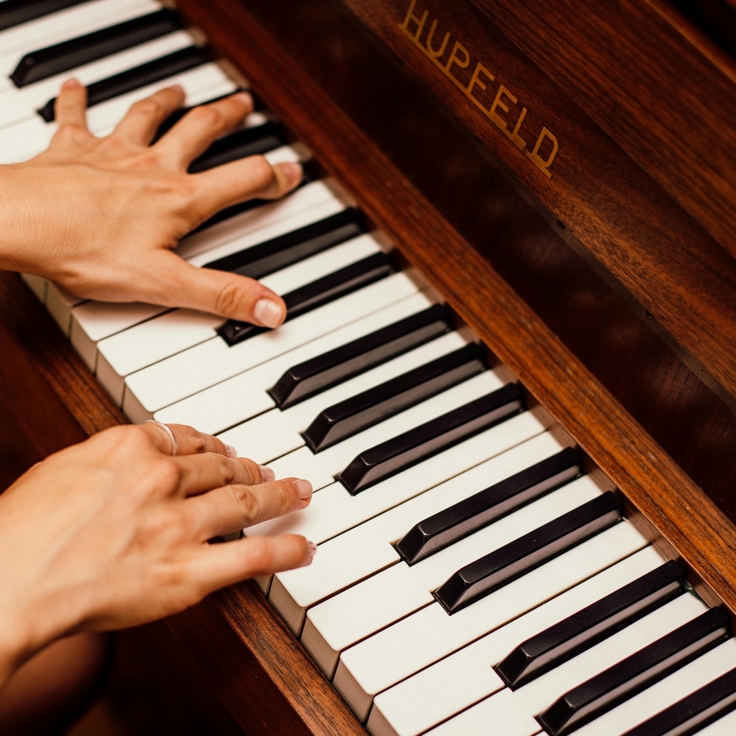 Guitar, Piano and Vocal Music Lessons with Hannah Giles